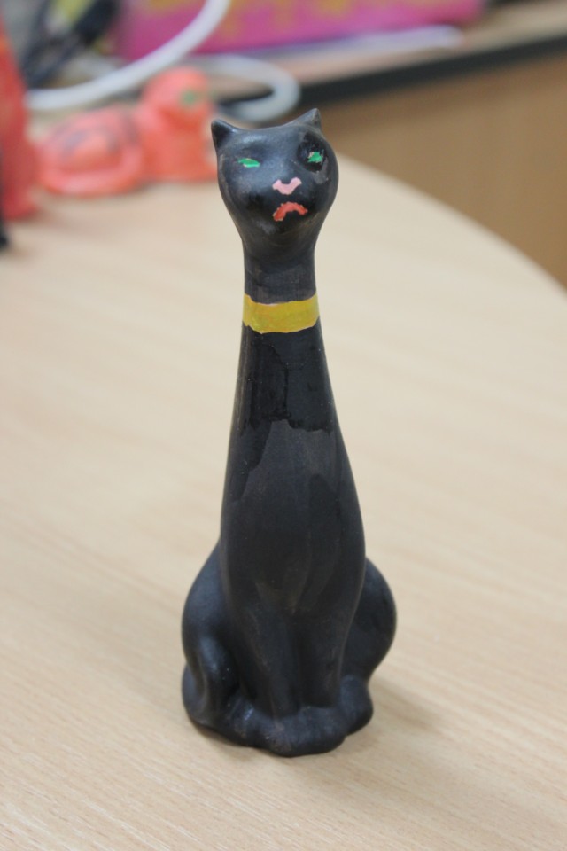 Черный длинный кот